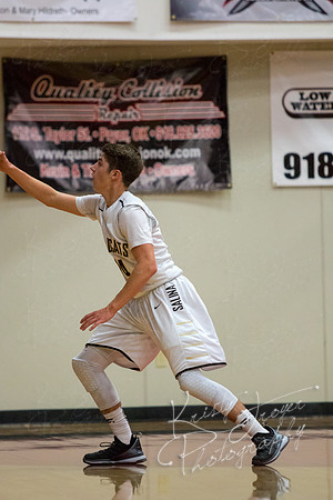 salina_vs_verdigris_Basketball_©KTROYERPHOTO-7981